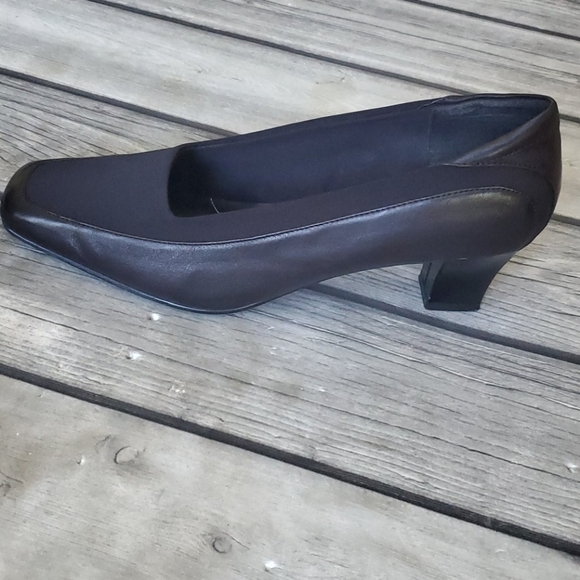 Black Naturalizer Pumps 838N19  Sz 9W - Picture 6 of 8
